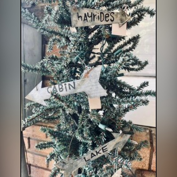 *Galvanized Metal Rustic Arrow Ornament **listing is for Hayrides ornament only* - Picture 3 of 6
